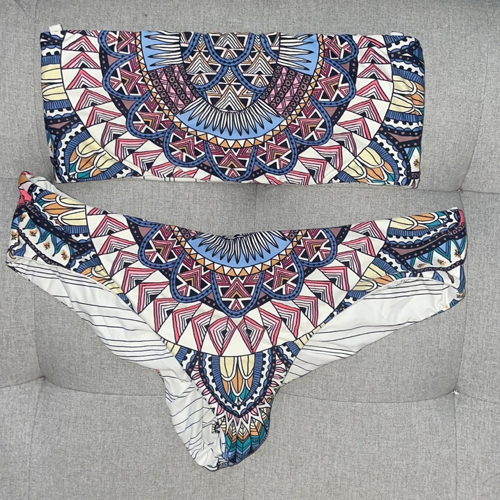 Two patterns reversible billabong swimsuit